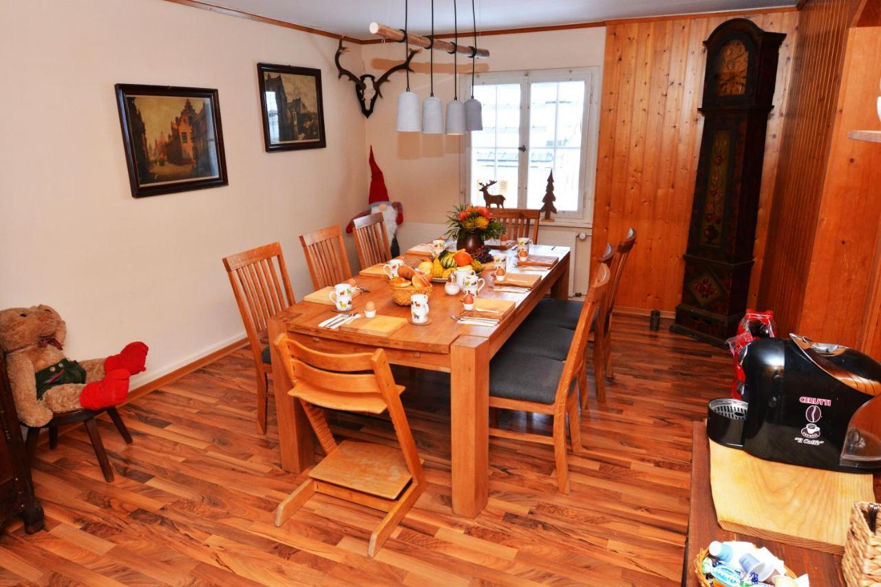 Appartamento Alte Post Mit Geschichte Und Restaurant Tavanasa Esterno foto