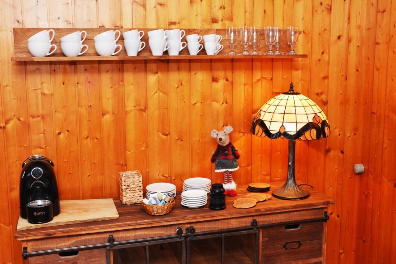 Appartamento Alte Post Mit Geschichte Und Restaurant Tavanasa Esterno foto