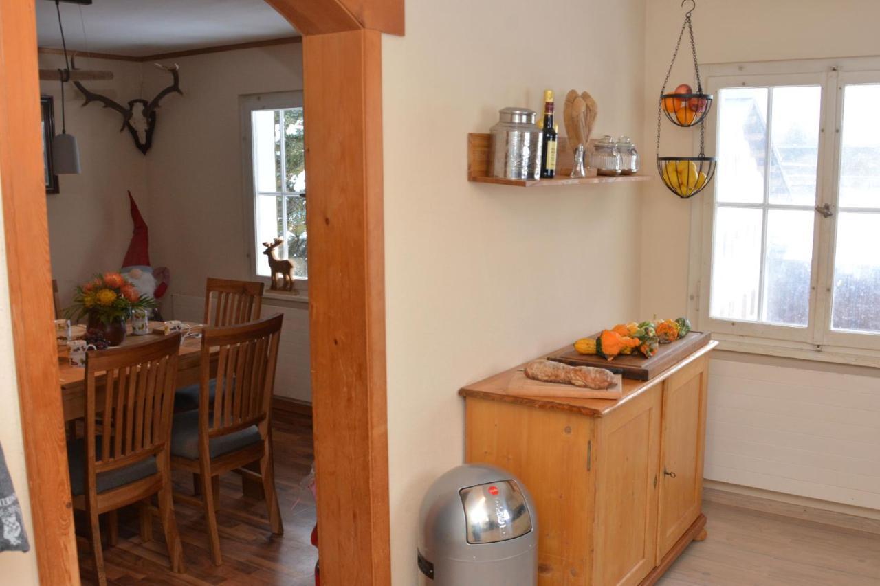 Appartamento Alte Post Mit Geschichte Und Restaurant Tavanasa Esterno foto
