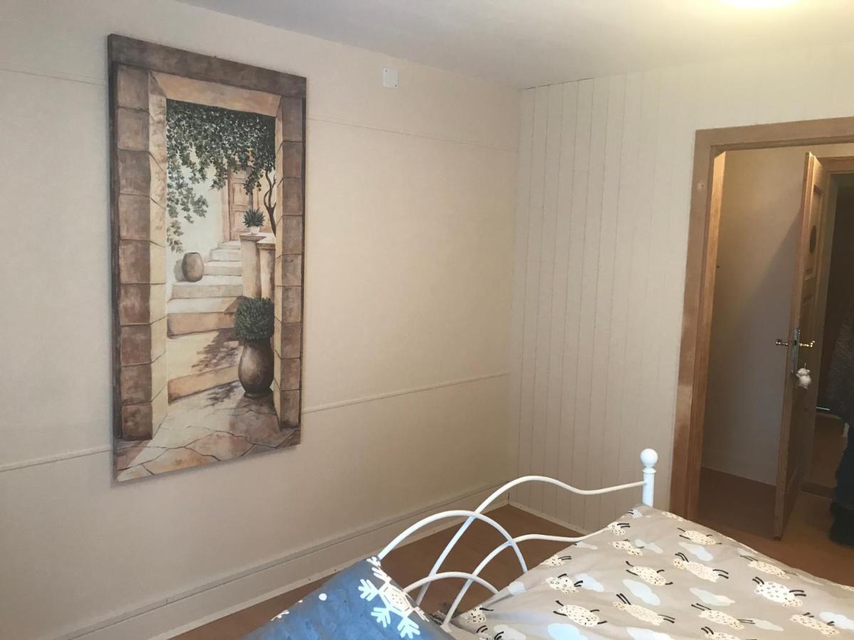 Appartamento Alte Post Mit Geschichte Und Restaurant Tavanasa Esterno foto