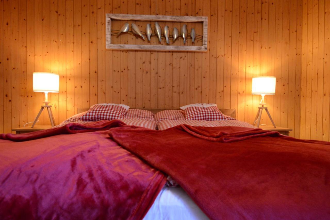 Appartamento Alte Post Mit Geschichte Und Restaurant Tavanasa Esterno foto