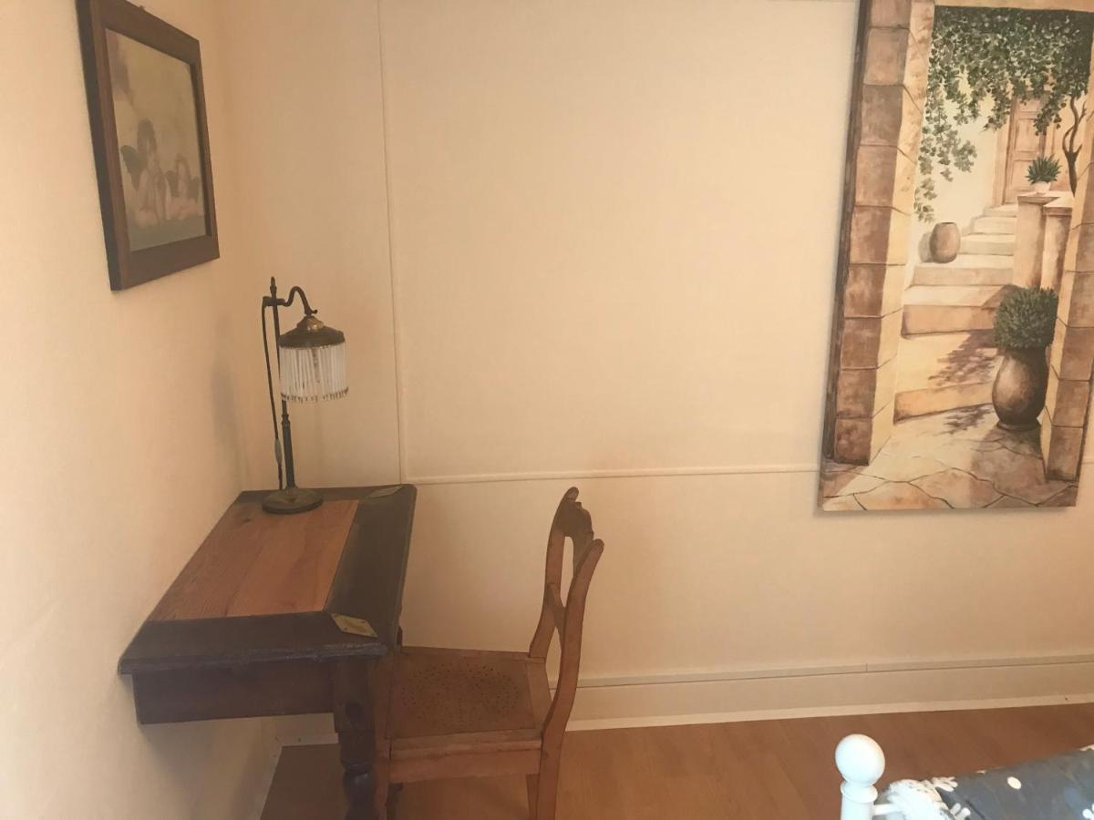 Appartamento Alte Post Mit Geschichte Und Restaurant Tavanasa Esterno foto