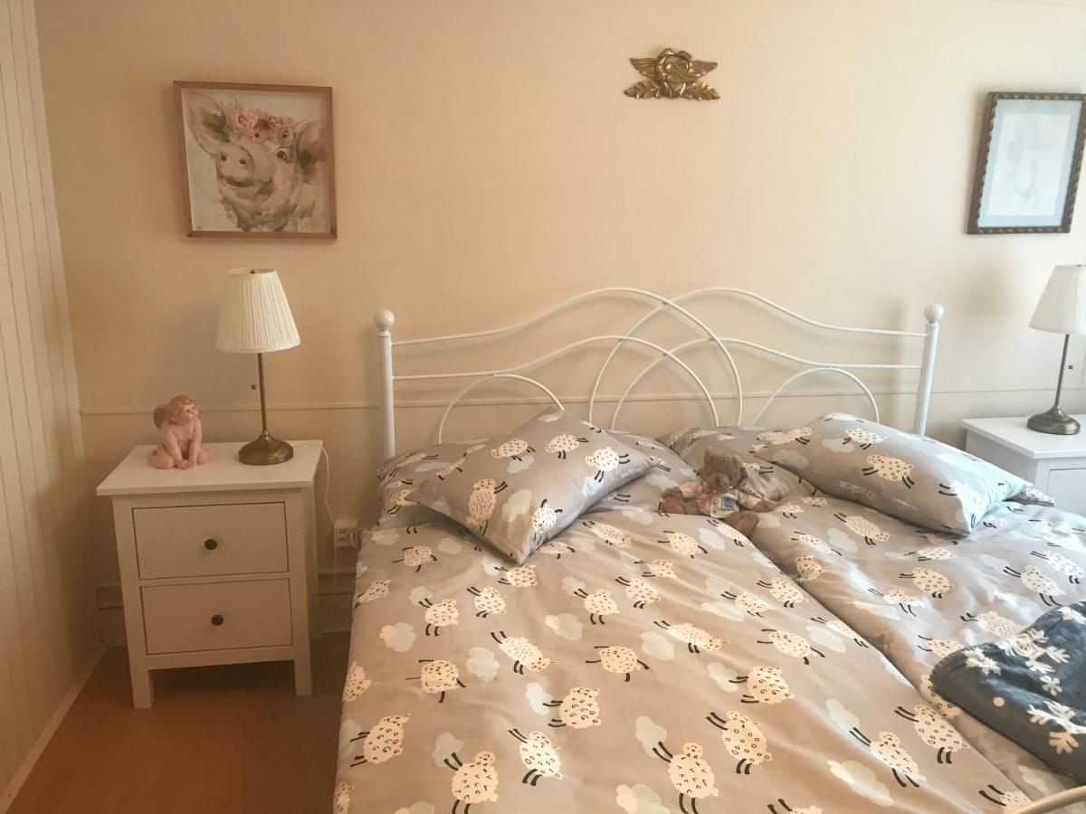 Appartamento Alte Post Mit Geschichte Und Restaurant Tavanasa Esterno foto