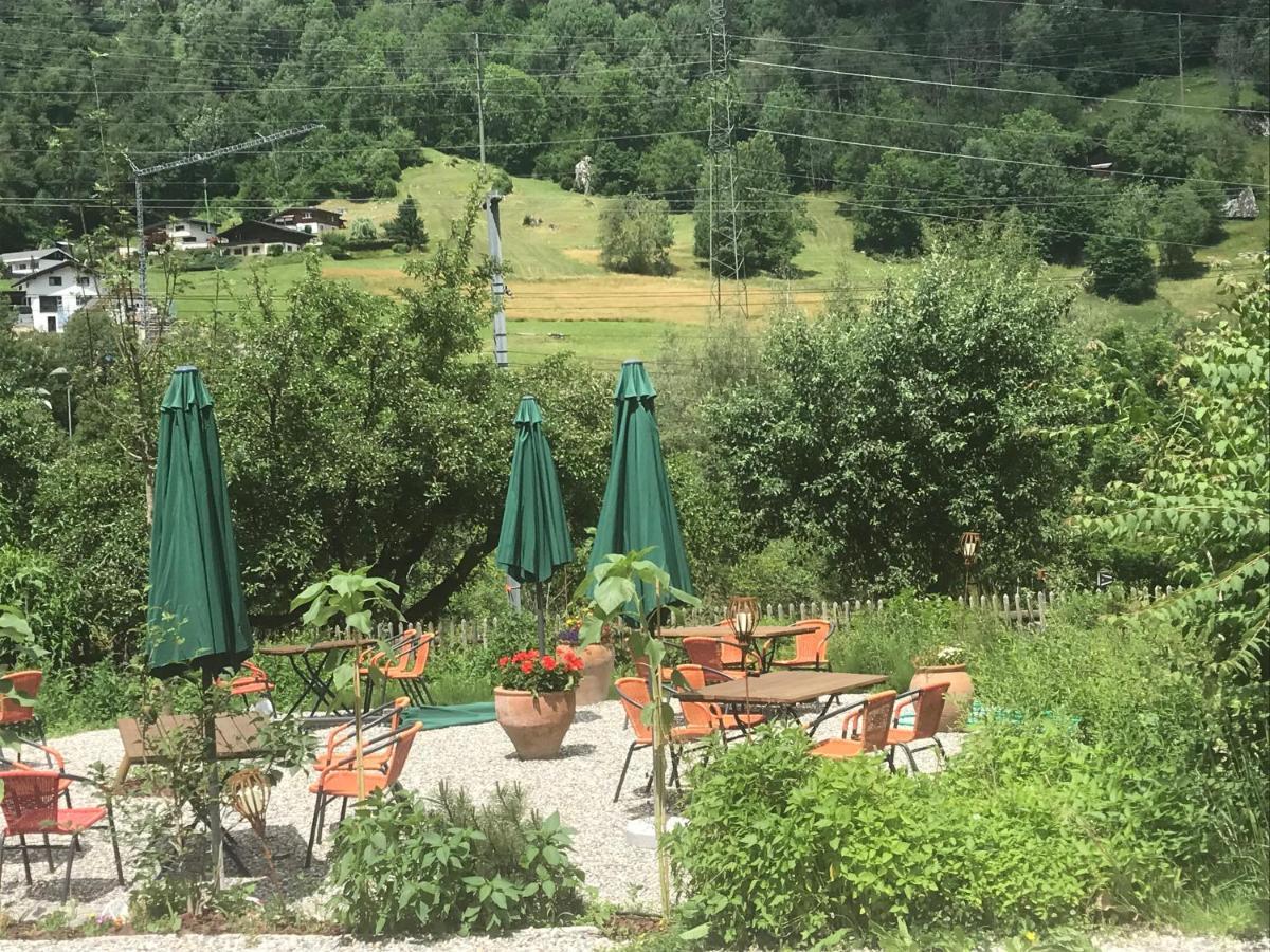 Appartamento Alte Post Mit Geschichte Und Restaurant Tavanasa Esterno foto